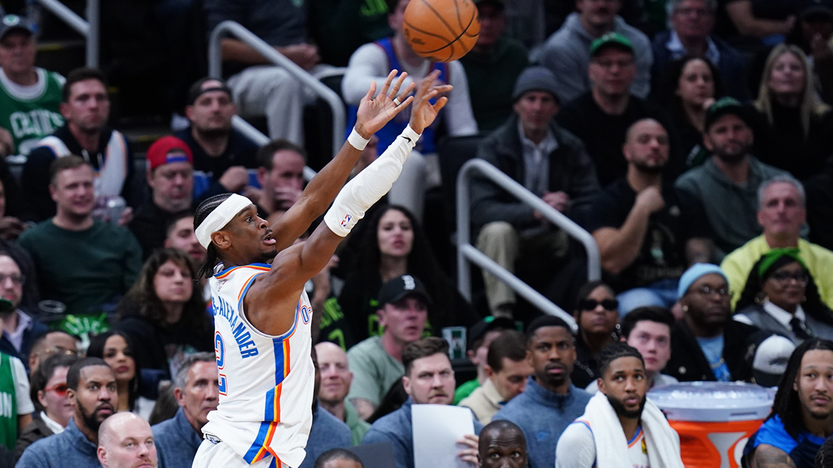 Grbena Garda Shai Gilgeous-Alexander (2) shoots the ball against the Boston Celtics in the fourth quarter in TD garden