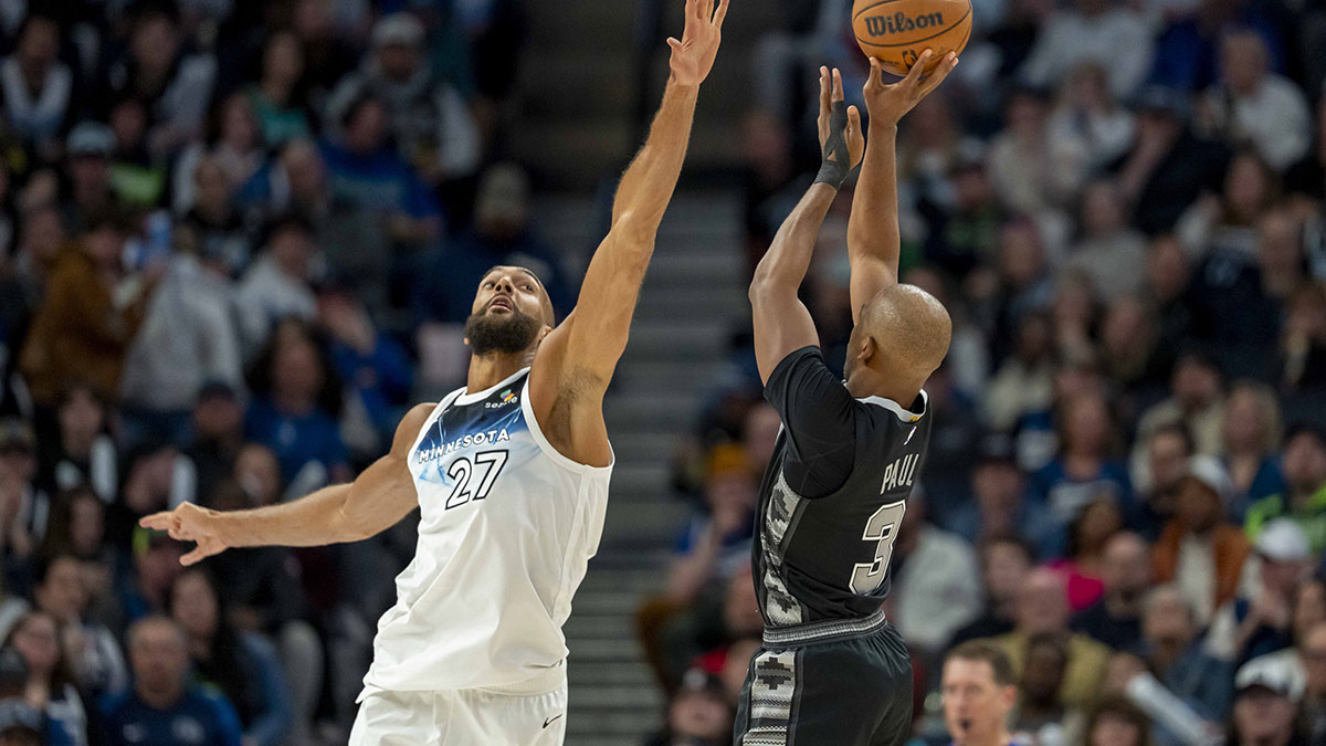 Timberwolves' Rudy Gobert defends