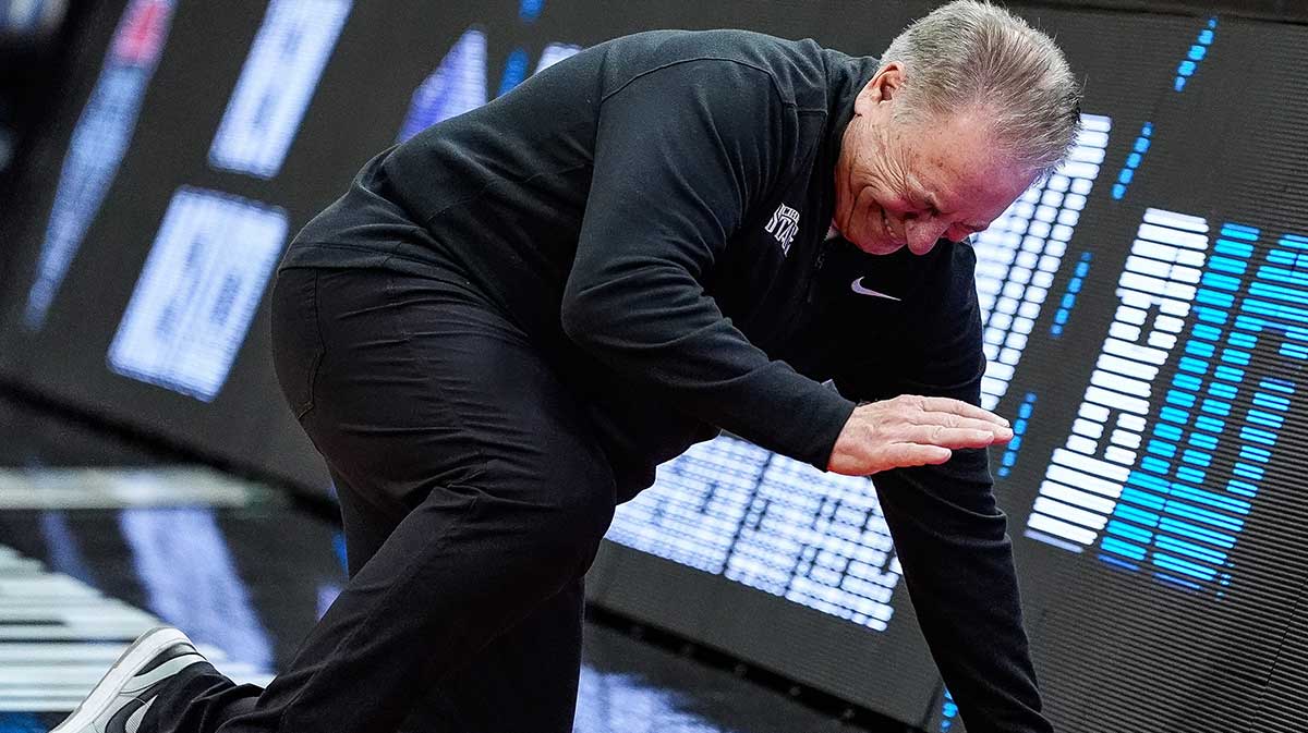 Michigan State head coach Tom Izzo reacts to a play against New Mexico during the second half of the Second Round of NCAA tournament at Rocket Arena