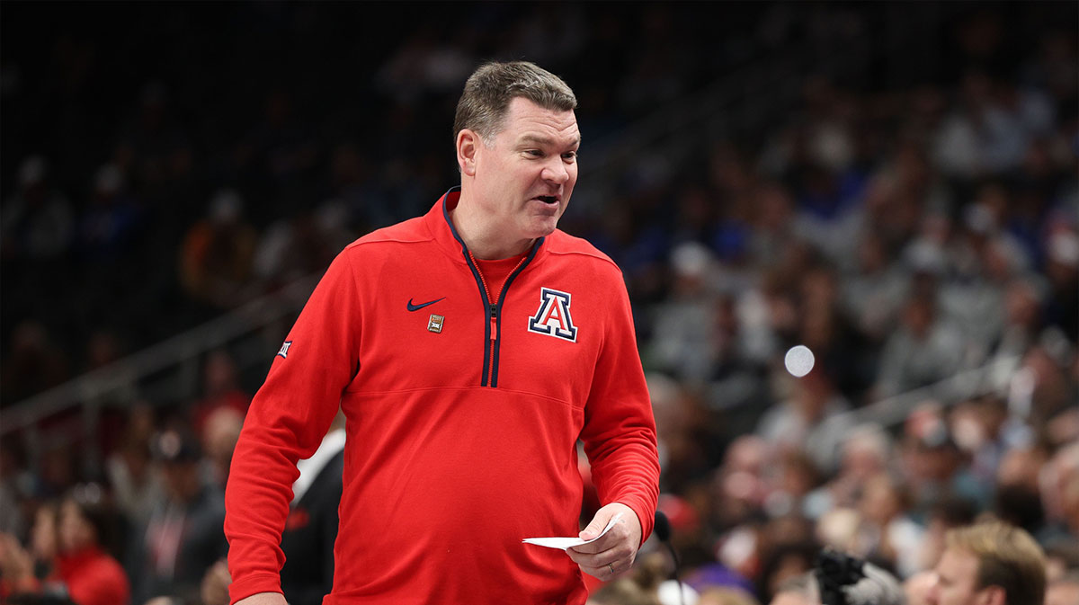 Arizona Wildcats head coach Tommy Lloyd during the first half against the Houston Cougars for the Big 12 Conference Tournament Championship game at T-Mobile Center.