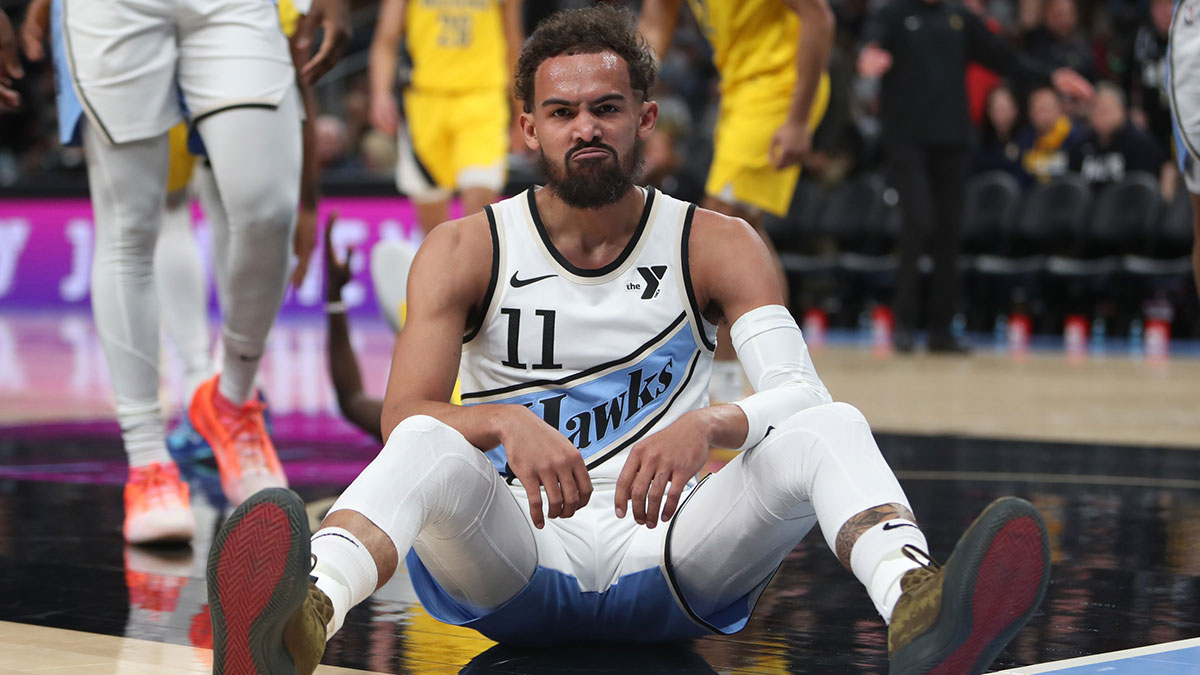 Atlanta Hawks Guard Trae Young (11) Sit in the field after Forcal is Forvani Instania Pascam forvscal Siakam (43) during the first quarter on the State Farm Arena. 