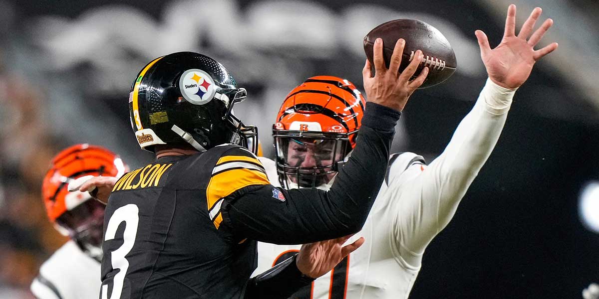 Cincinnati Bengals defensive end Trey Hendrickson (91) pressures Pittsburgh Steelers quarterback Russell Wilson (3) in the first quarter of the NFL Week 18 game between the Pittsburgh Steelers and the Cincinnati Bengals at Acrisure Stadium in Pittsburgh on Saturday, Jan. 4, 2025.