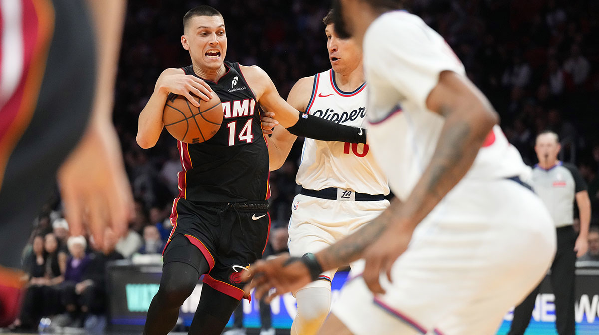 Miami Hear Guard Tyler Herro (14) Drive near Laganac La Clippers Bogdan Bogdanović (10) during the second half in the center of Kasei.