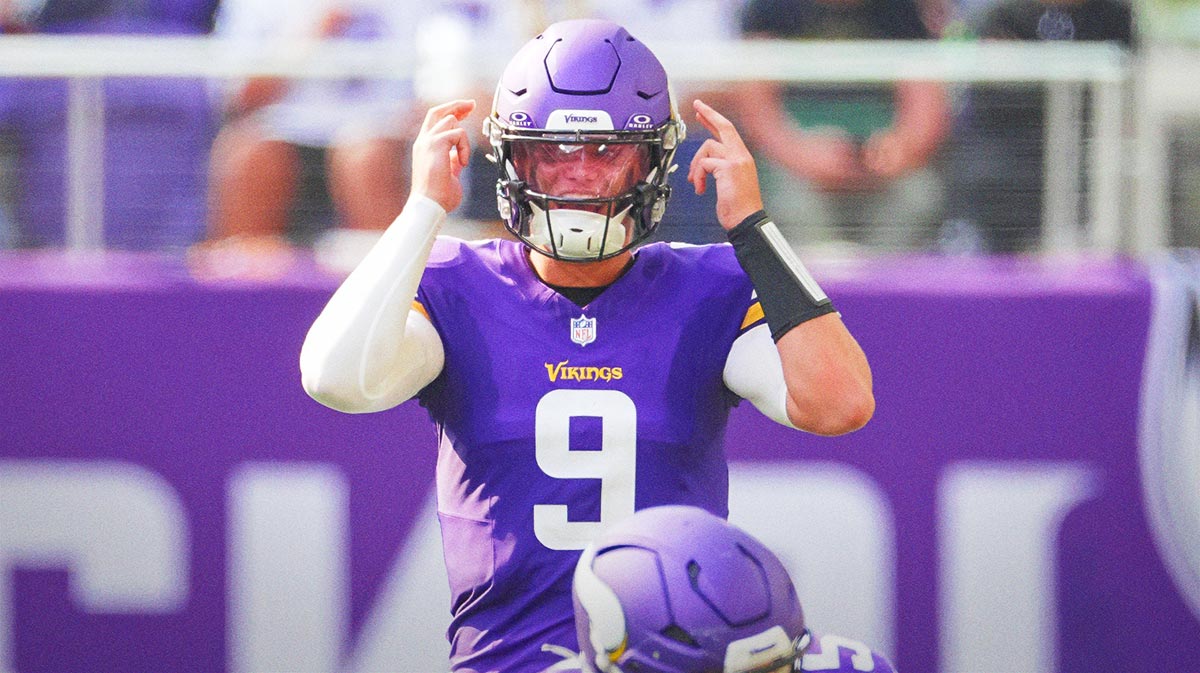 Minnesota Vikings quarterback J.J. McCarthy (9) under center against the Las Vegas Raiders in the third quarter at U.S. Bank Stadium.