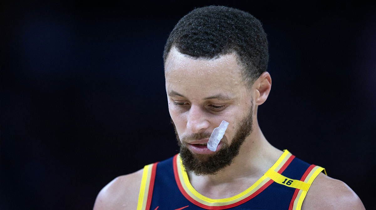 Warriors guard Stephen Curry (30) awaits the resumption of play against the Sacramento Kings during the third quarter at Chase Center