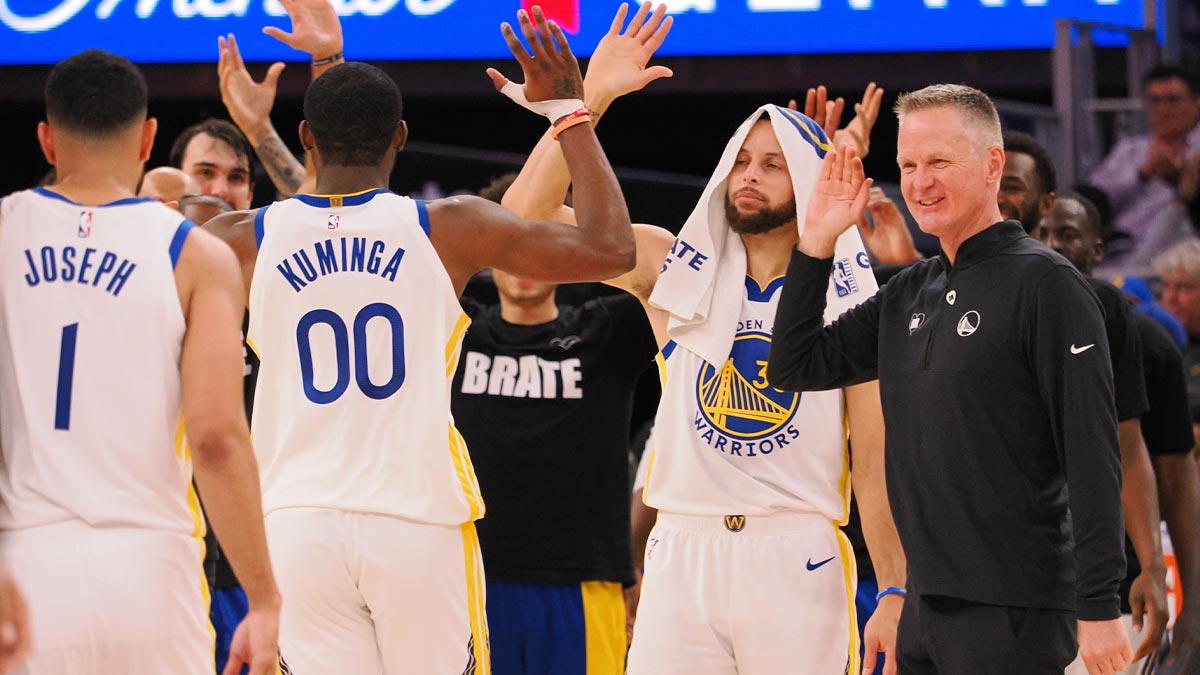 Golden State Warriors forward Jonathan Kuminga (00) high fives guard Stephen Curry (30) and head coach Steve Kerr as a time out is called against the Atlanta Hawks during the fourth quarter at Chase Center. 