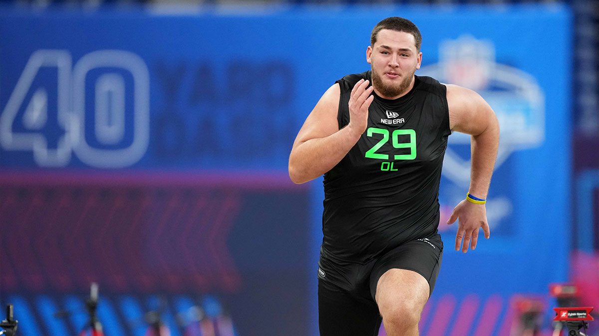 Mar 2, 2025; Indianapolis, IN, USA; West Virginia offensive lineman Wyatt Milum (OL29) runs in the 40-yard dash during the 2025 NFL Scouting Combine at Lucas Oil Stadium.