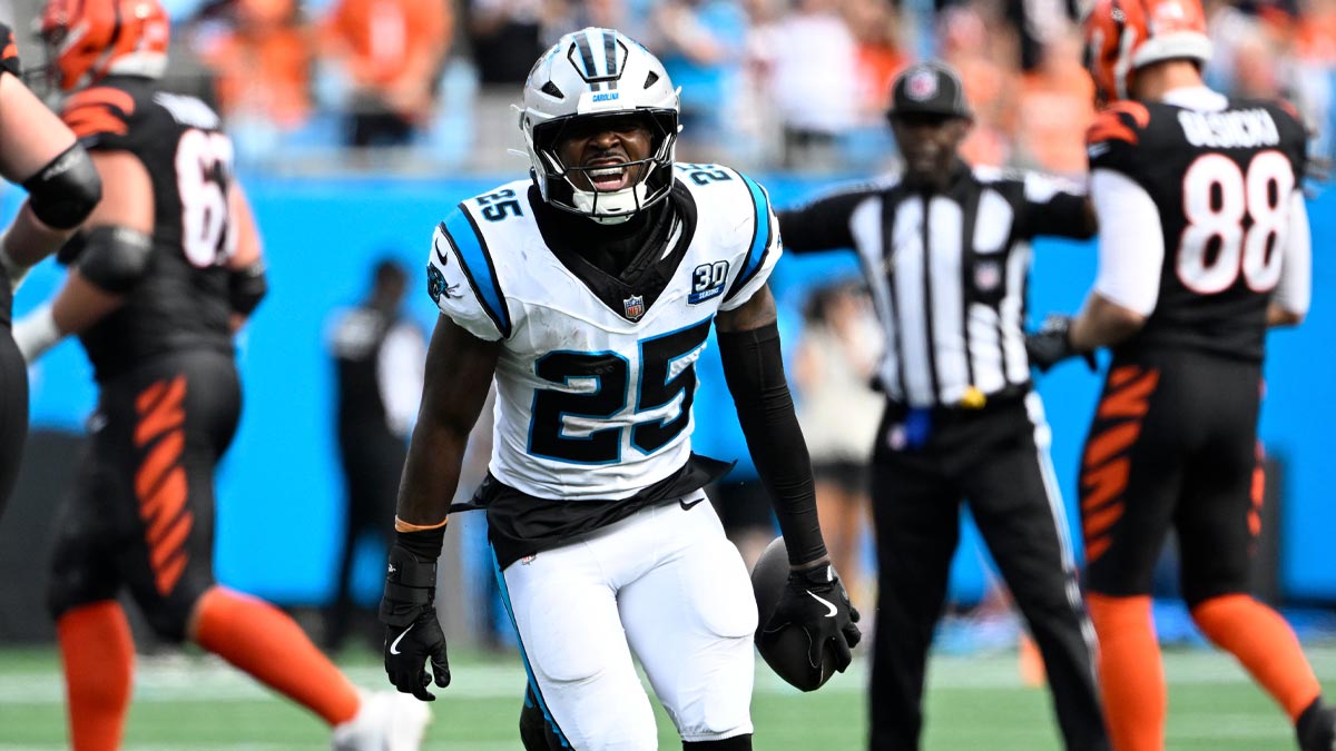 29. September 2024 years; Charlotte, North Carolina, USA; Carolina Panthers Security Xavier Woods (25) celebrate after interception of crossing in the fourth quarter at the American bank. 