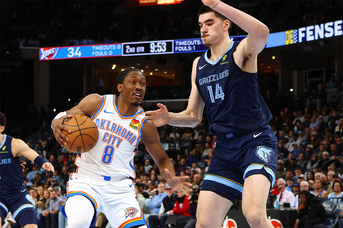 Oklahoma City Thunder forward Jalen Williams (8) drives to the basket as Memphis Grizzlies center Zach Edey (14) defends during the second quarter at FedExForum.