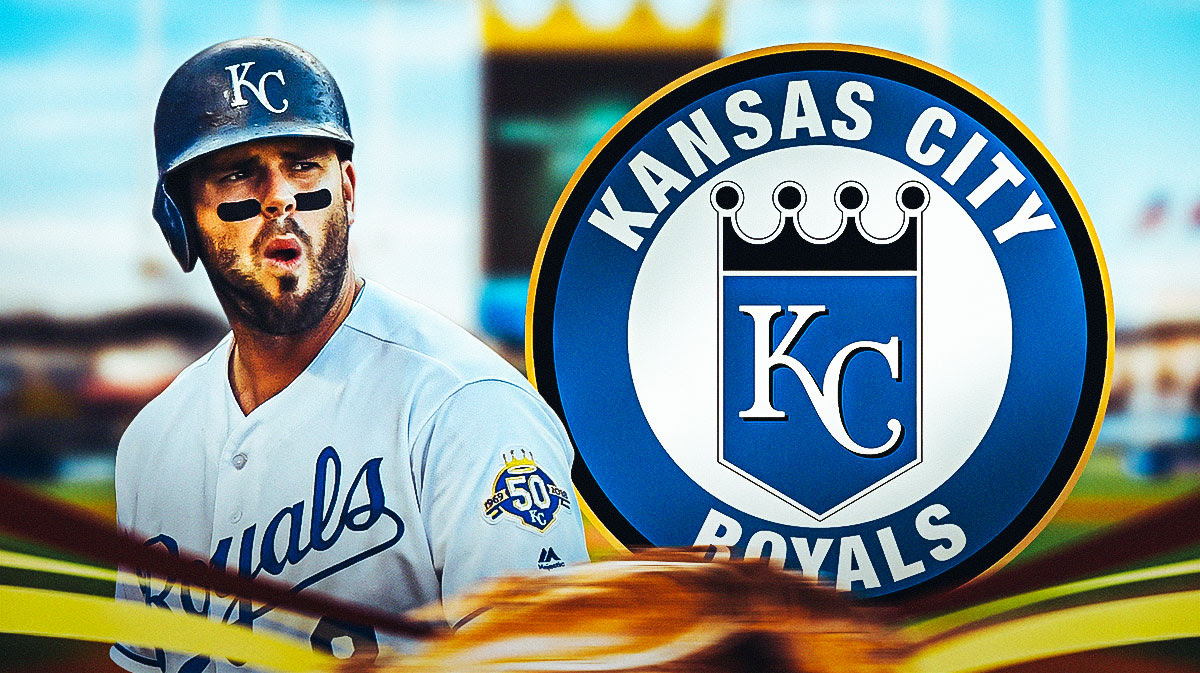 Royals legend signing 1-day contract to retire with team