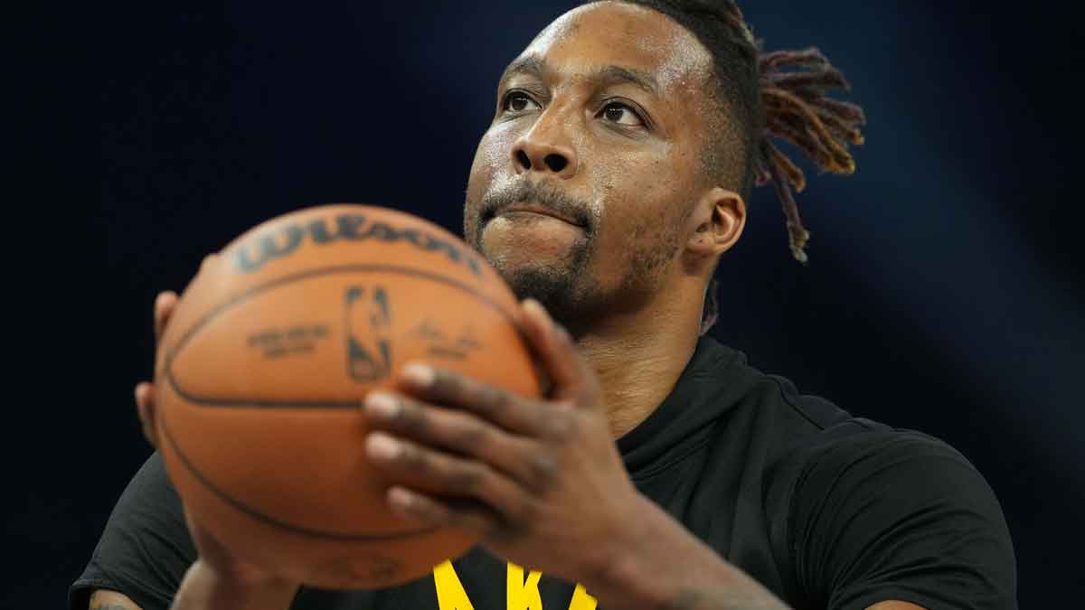Los Angeles Lakers center Dwight Howard (39) warms up before the game against the Golden State Warriors at Chase Center.