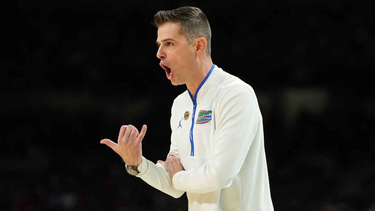 Florida Gators head coach Todd Golden directs players against the Houston Cougars during the second half of the national championship game of the Final Four of the 2025 NCAA Tournament at the Alamodome.