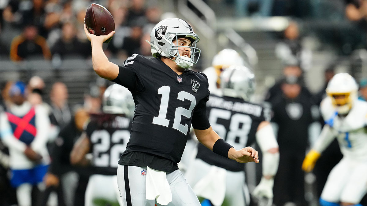 Raiders rumors: Insider makes QB draft trade prediction
