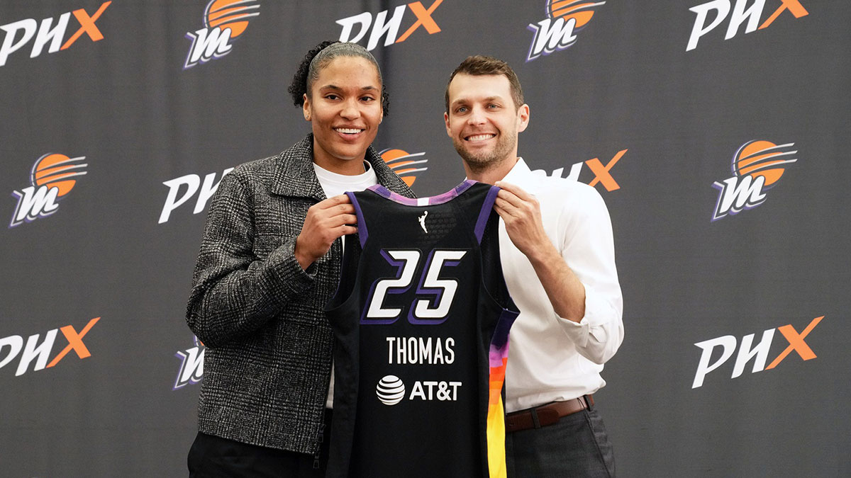 New Phoenix Mercury forward Alyssa Thomas poses with general manager Nick U'Ren at a news conference at the Phoenix Mercury's practice facility on Feb. 25, 2025.