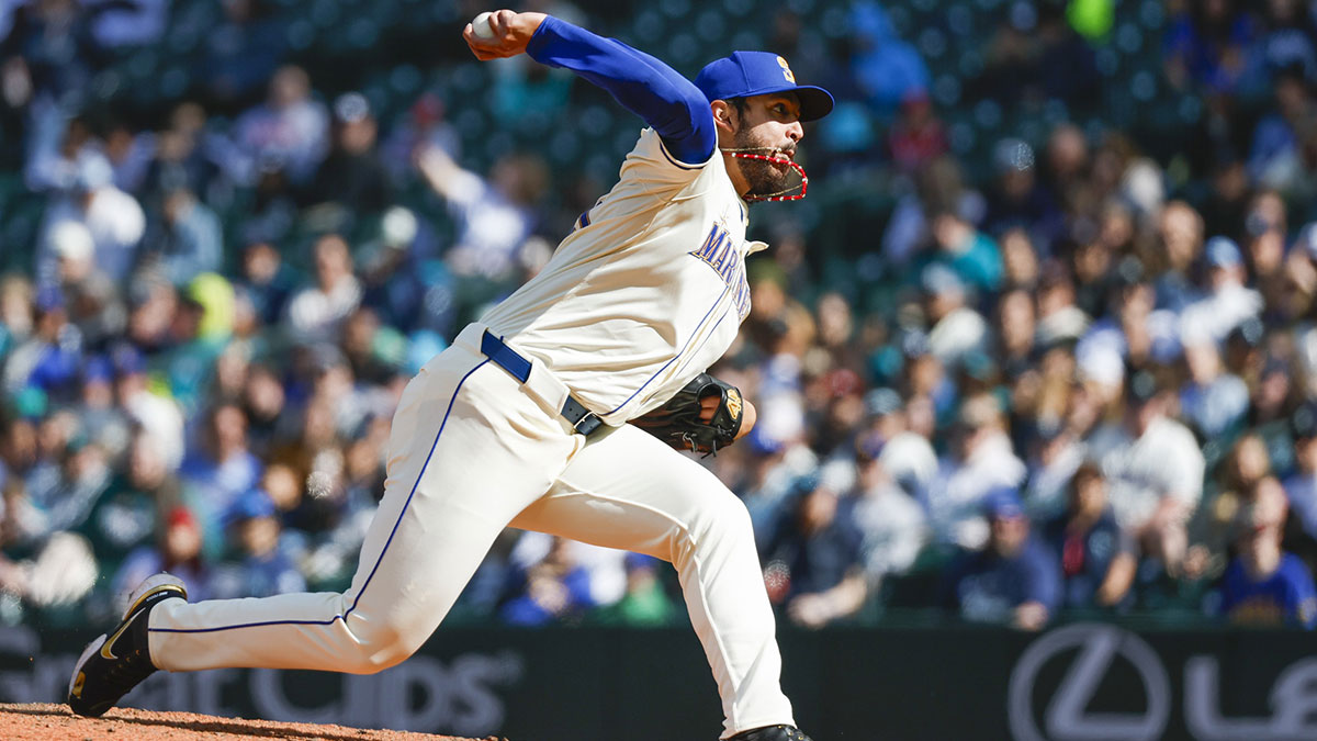 Seattle Mariners pitcher Andrés Muñoz (75) throws against the Texas Rangers during the ninth inning at T-Mobile Park.