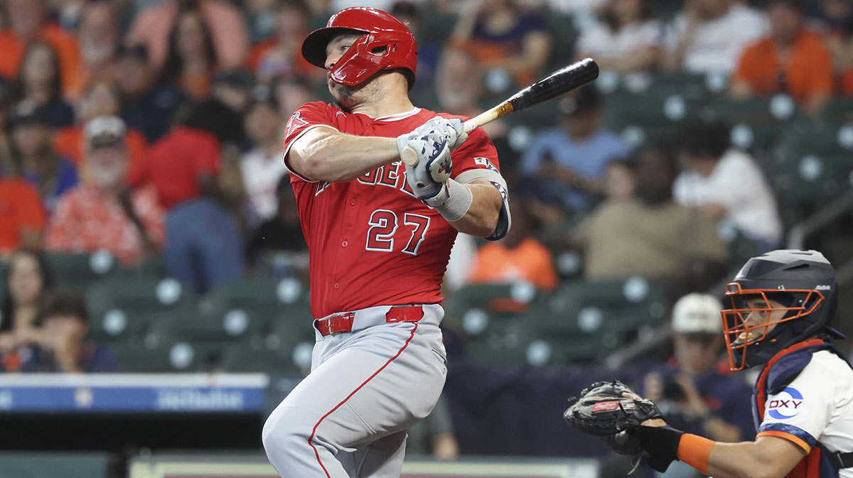 Fan rips foul ball out of Angels star Mike Trout’s glove