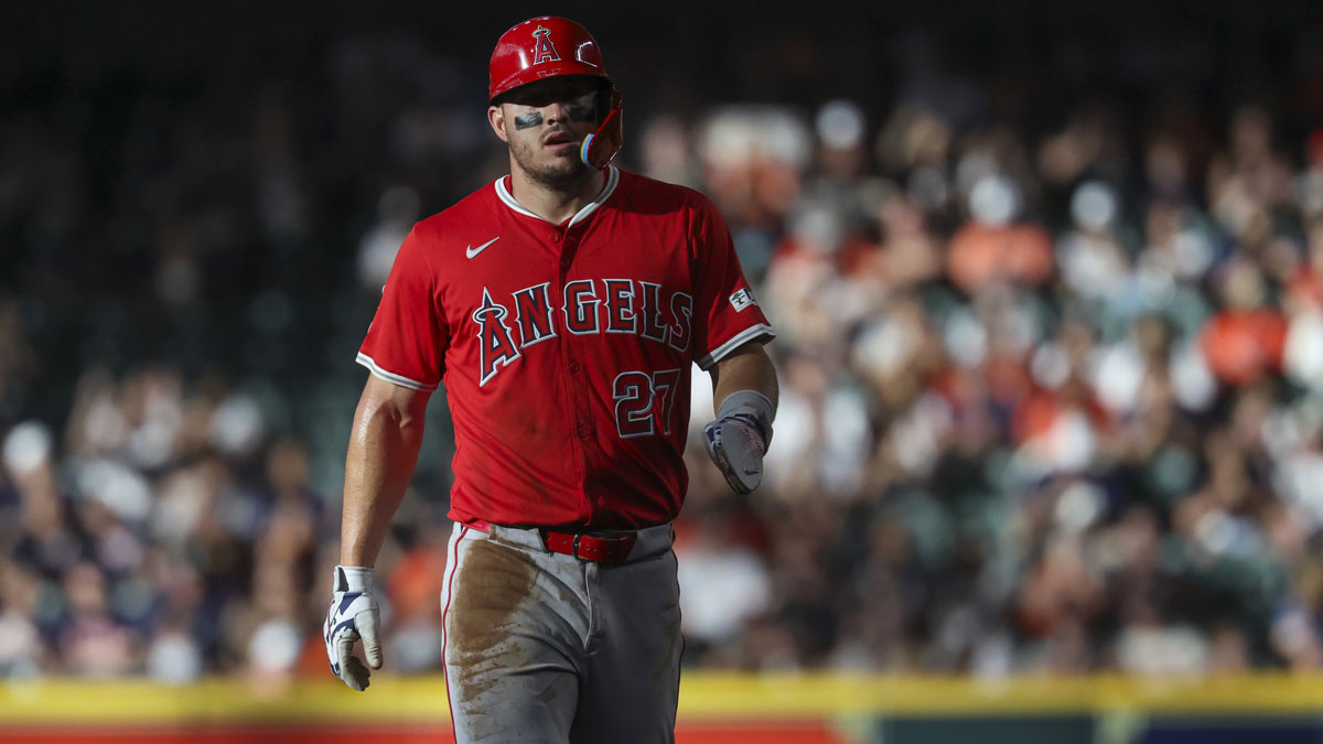 Angels’ Mike Trout gives gift to Astros fan who ripped ball out of glove
