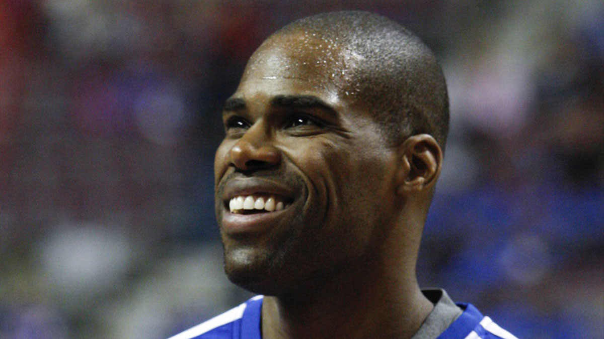 Los Angeles Clippers power forward Antawn Jamison (33) smiles before the game against the Detroit Pistons at The Palace of Auburn Hills. Clippers beat the Pistons 112-103.