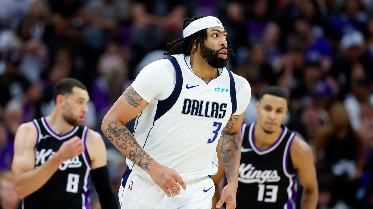Mavericks’ Anthony Davis leaves Grizzlies play-in game limping with leg injury