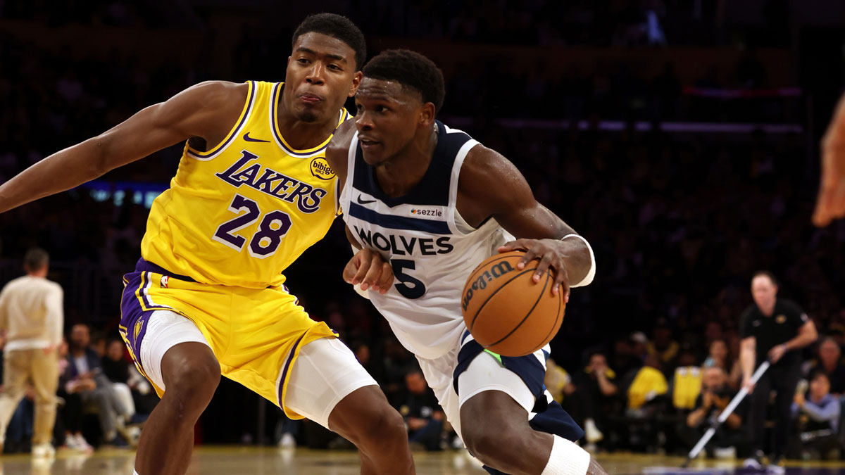 Timberwolves’ Anthony Edwards hits nasty crossover on Lakers’ Rui Hachimura
