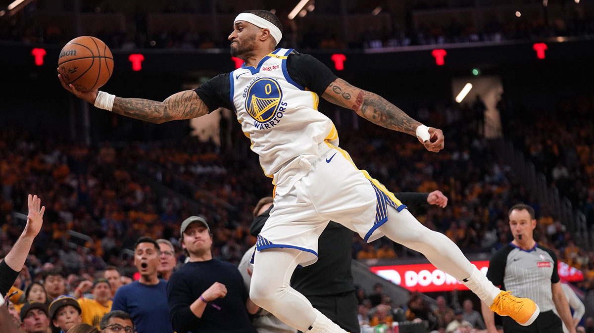 Golden State Warriors guard Gary Payton II (0) saves the ball from going out of bounds against the Memphis Grizzlies in the fourth quarter at the Chase Center.