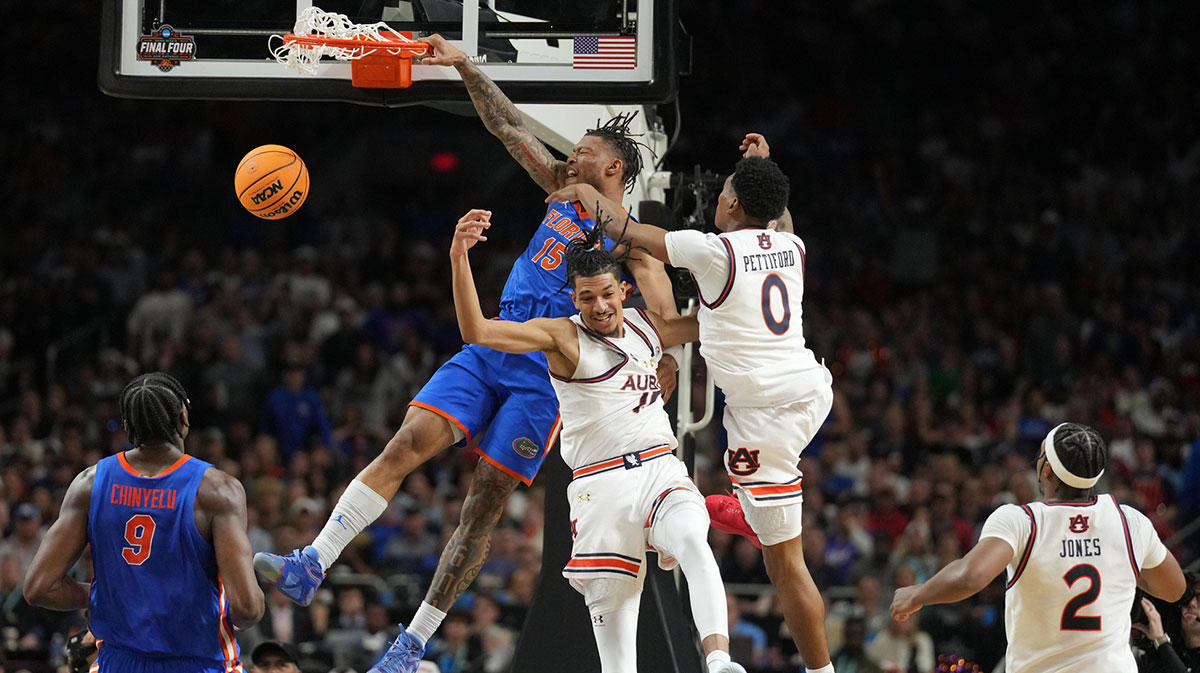 Florida Gators guard Alijah Martin (15) dunks against Auburn Tigers guard Chad Baker-Mazara (10) and Auburn Tigers guard Tahaad Pettiford (0) in the semifinals of the men's Final Four of the 2025 NCAA Tournament at the Alamodome.