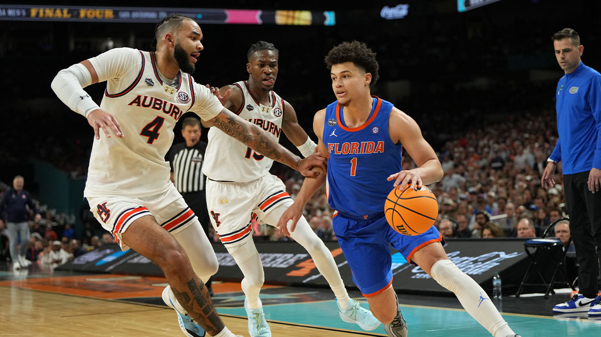 Florida Gators guard Walter Clayton Jr. (1) dribbles the ball against Auburn Tigers forward Johni Broome (4) during the second half in the semifinals of the men's Final Four of the 2025 NCAA Tournament at the Alamodome.