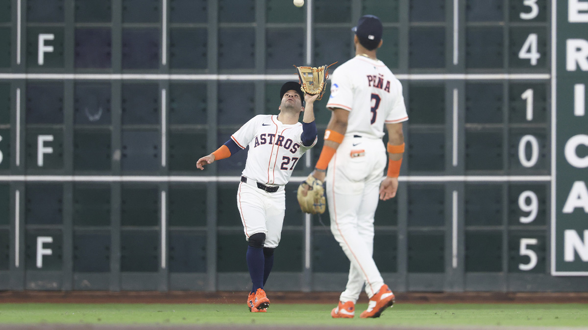 Astros’ Jose Altuve catching the ball