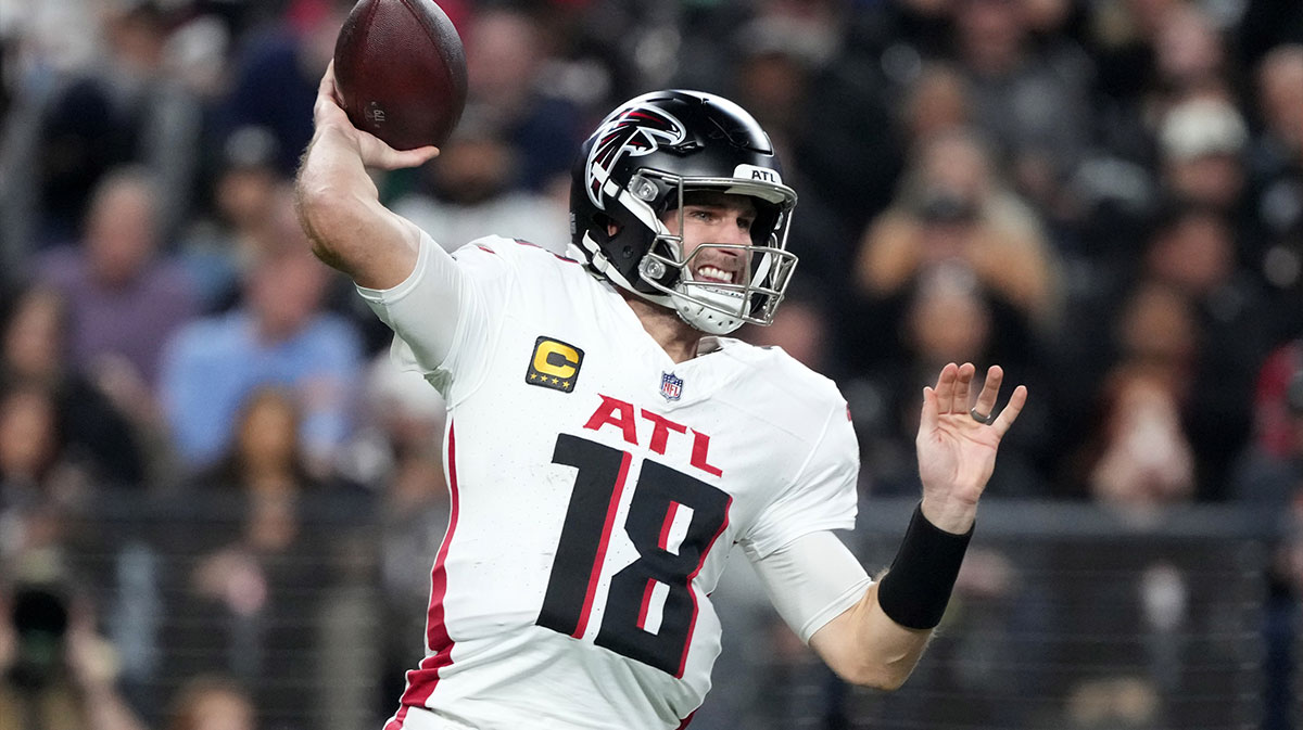 Atlanta Falcons quarterback Kirk Cousins (18) throws the ball against the Las Vegas Raiders in the first half at Allegiant Stadium.
