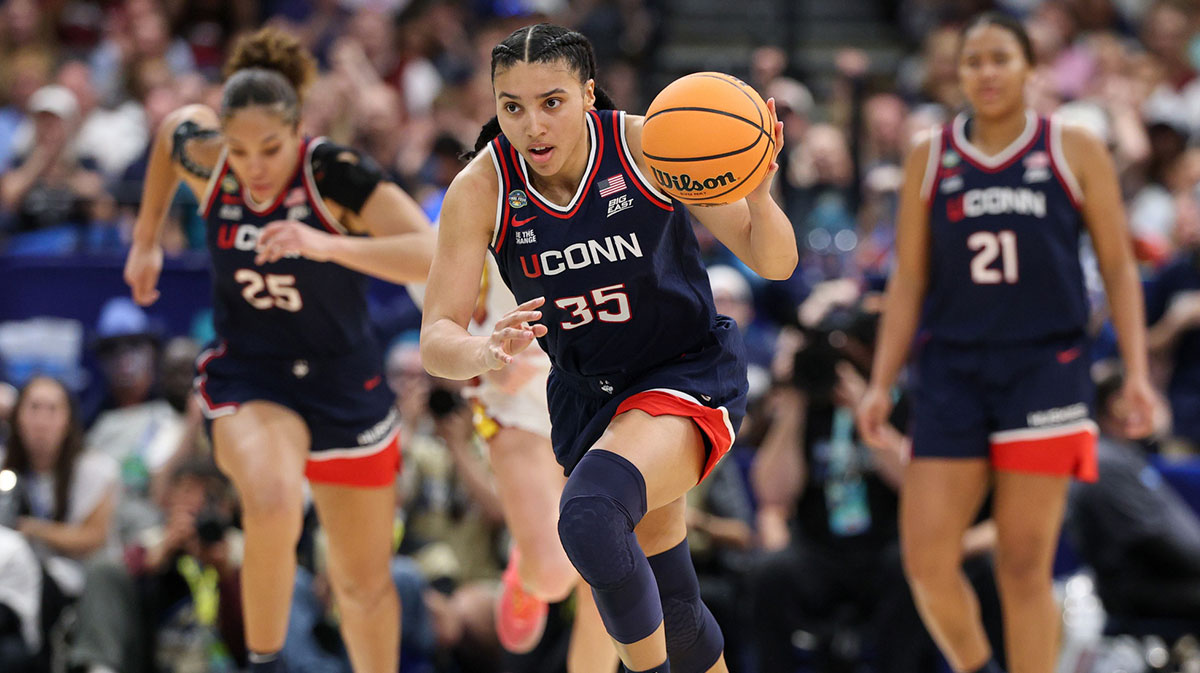 Connecticut Huskies guard Azzi Fudd (35) dribbles the ball against the South Carolina Gamecocks during the first half of the national championship of the women's 2025 NCAA tournament at Amalie Arena.