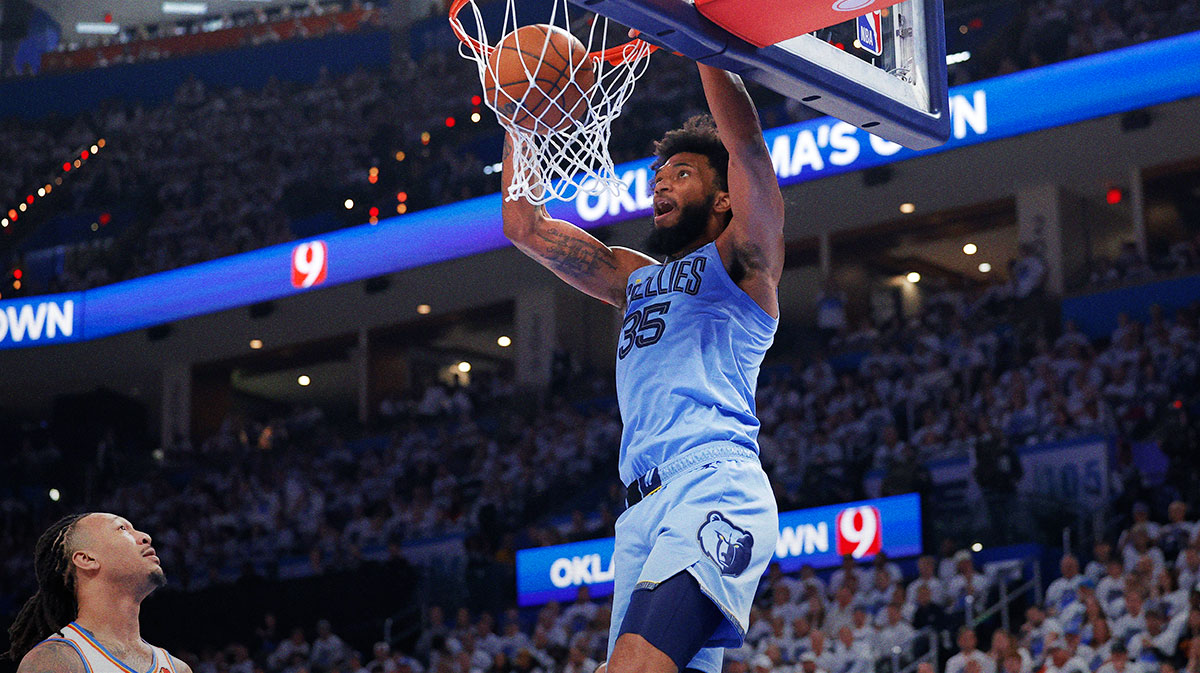 Memphis Grizzlies forward Marvin Bagley III (35) dunks as Oklahoma City Thunder forward Jaylin Williams (6) looks on during the second half at Paycom Center.