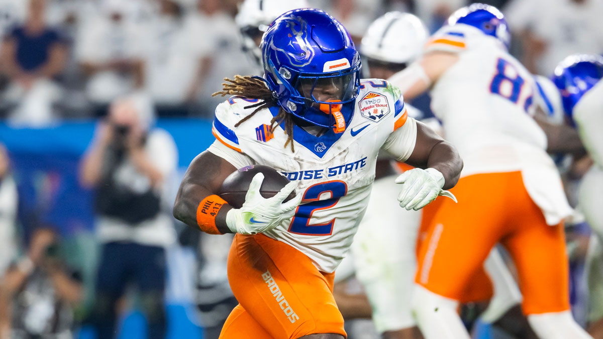 Boise State Broncos running back Ashton Jeanty (2) against the Penn State Nittany Lions during the Fiesta Bowl at State Farm Stadium