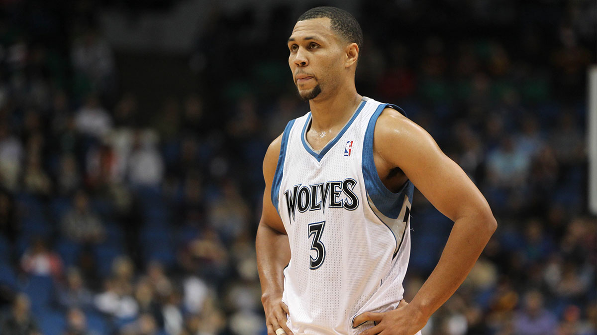 Minnesota Timberwolves guard Brandon Roy (3) against the Chicago Bulls at the Target Center. The Timberwolves defeated the Bulls 82-75.