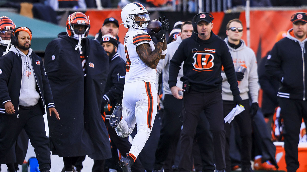 Cleveland Browns wide receiver Elijah Moore (8) catches a pass against the Cincinnati Bengals in the second half at Paycor Stadium. Bills free agency