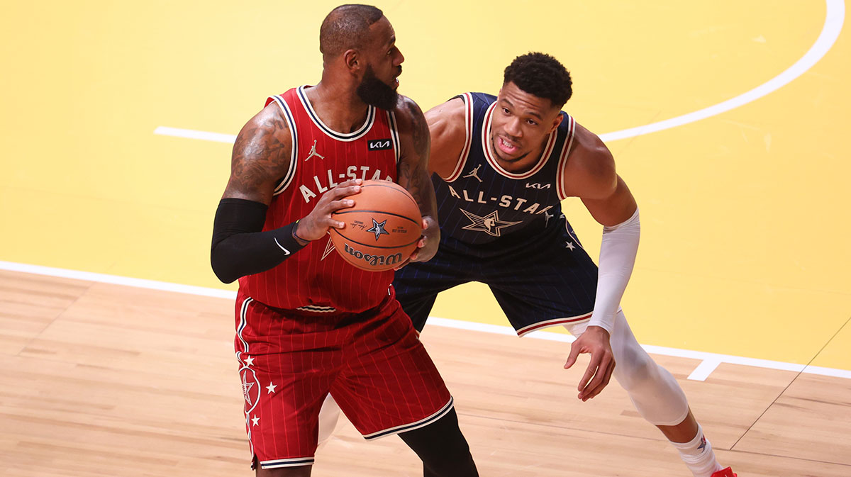 Bucks Giannis Antetokounmpo (34) of the Milwaukee Bucks defends Western Conference forward LeBron James (23) of the Los Angeles Lakers during the first quarter in the 73rd NBA All Star game at Gainbridge Fieldhouse