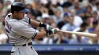 Mets Carlos Beltran hits an rbi single in the 5th against the Yankees, in the second game of the subway series