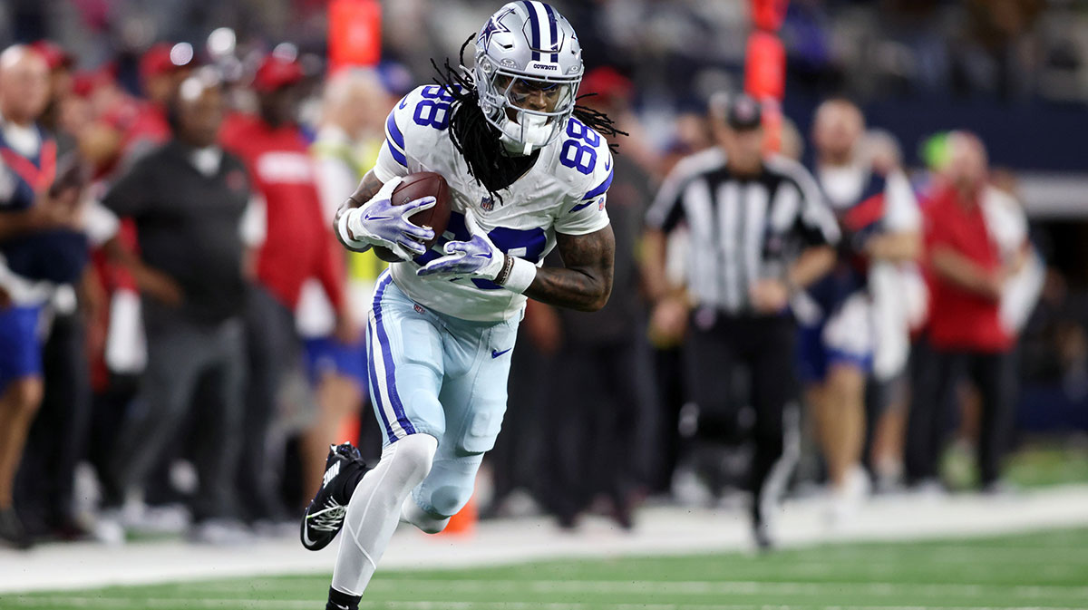 Dallas Cowboys wide receiver CeeDee Lamb (88) runs after catching a pass against the Tampa Bay Buccaneers in the second quarter at AT&T Stadium.