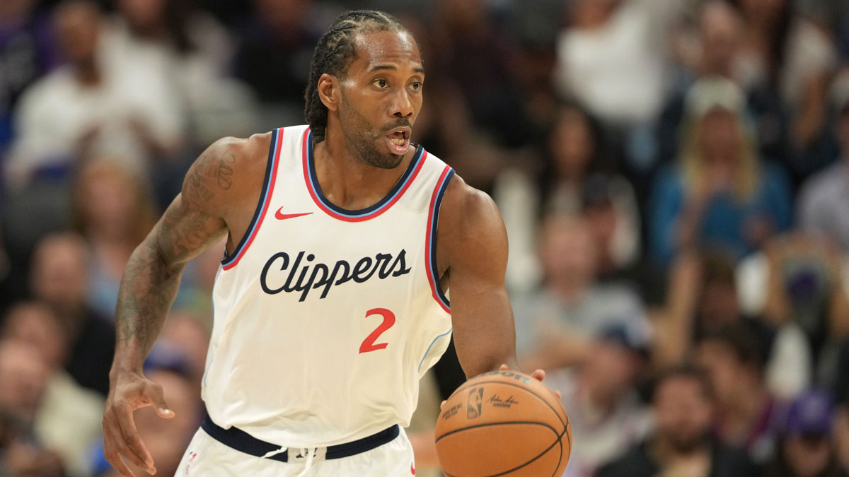 Los Angeles Clippers forward Kawhi Leonard (2) dribbles against the Sacramento Kings during the fourth quarter at Golden 1 Center.