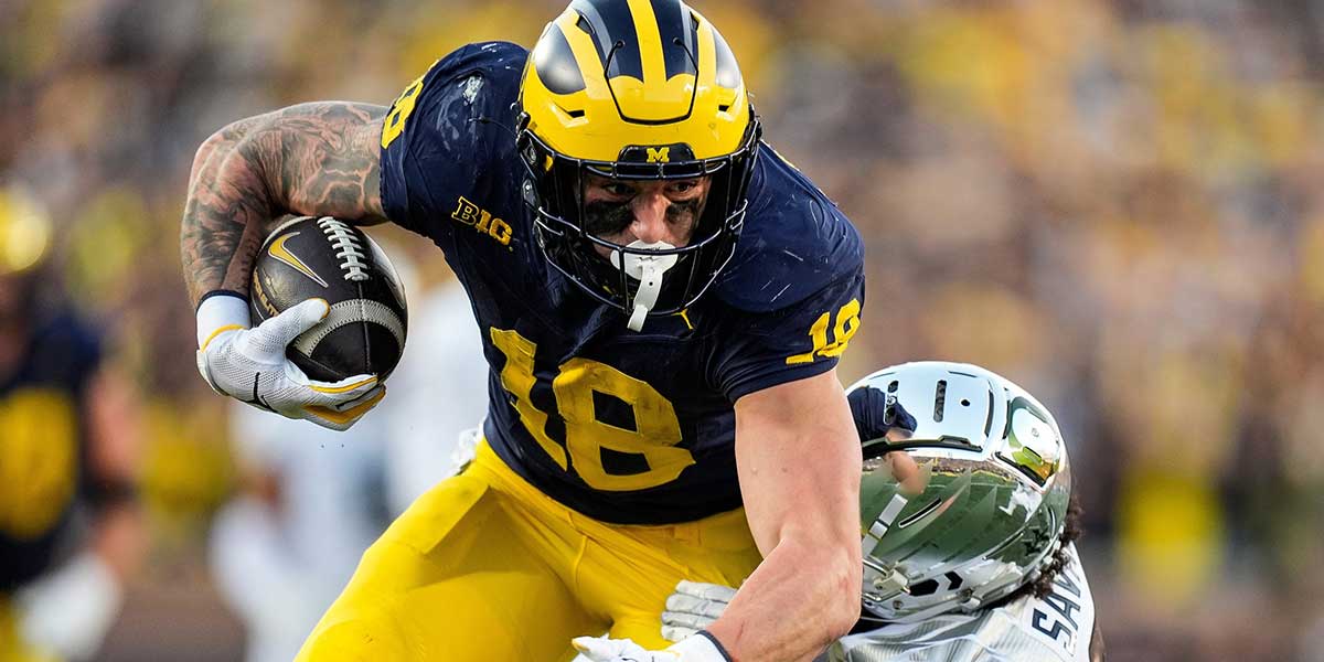 Michigan tight end Colston Loveland (18) makes a catch against Oregon defensive back Kobe Savage (5) during the second half at Michigan Stadium in Ann Arbor on Saturday, Nov. 2, 2024.