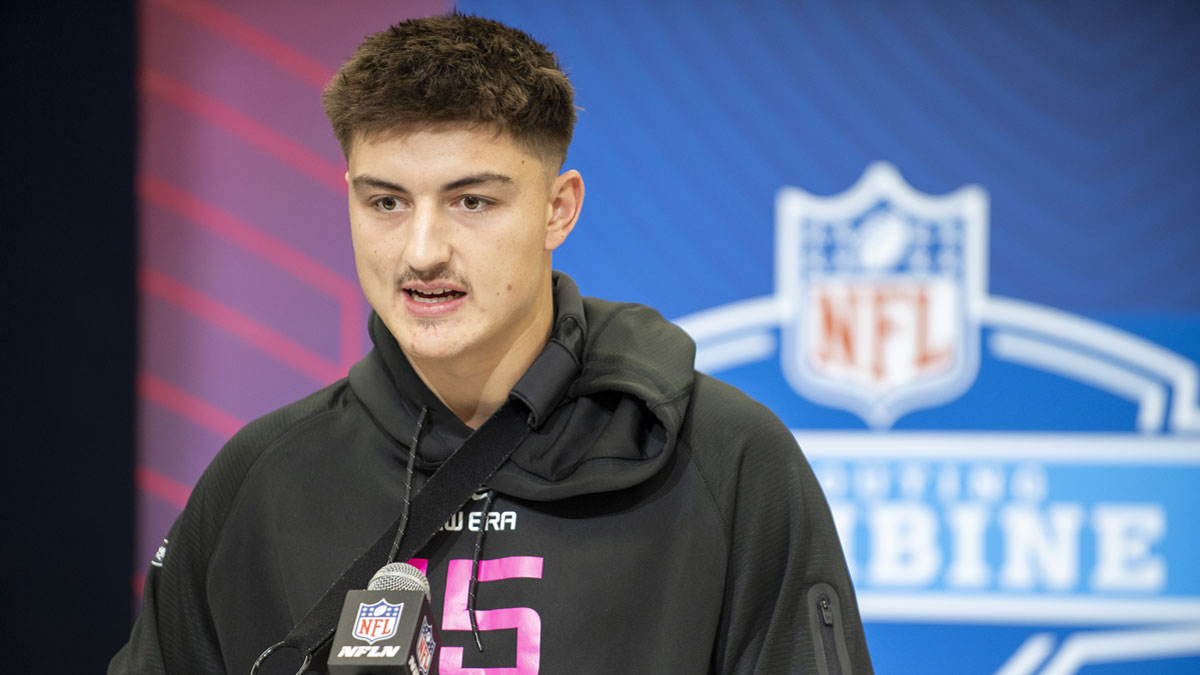 Michigan tight end Colston Loveland (TE15) during the 2025 NFL Combine at Lucas Oil Stadium.