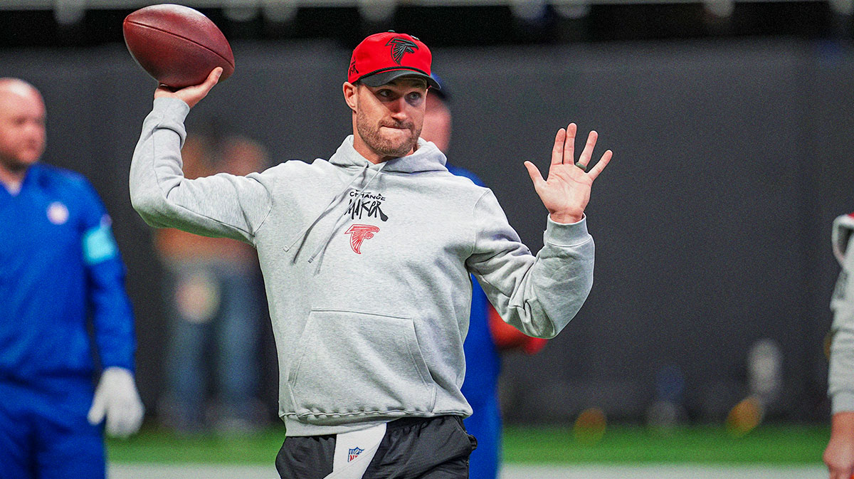 Atlanta Falcons quarterback Kirk Cousins (18) warms up on the field prior to the game against the New York Giants at Mercedes-Benz Stadium.