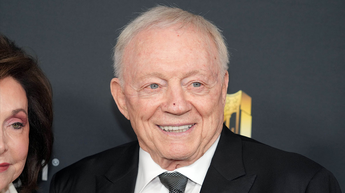 Jerry Jones on the red carpet before Super Bowl LIX NFL Honors at Saenger Theatre.