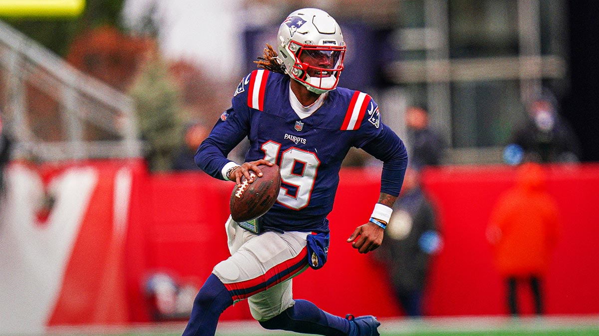 New England Patriots quarterback Joe Milton III (19) runs the ball against the Buffalo Bills in the first half at Gillette Stadium.