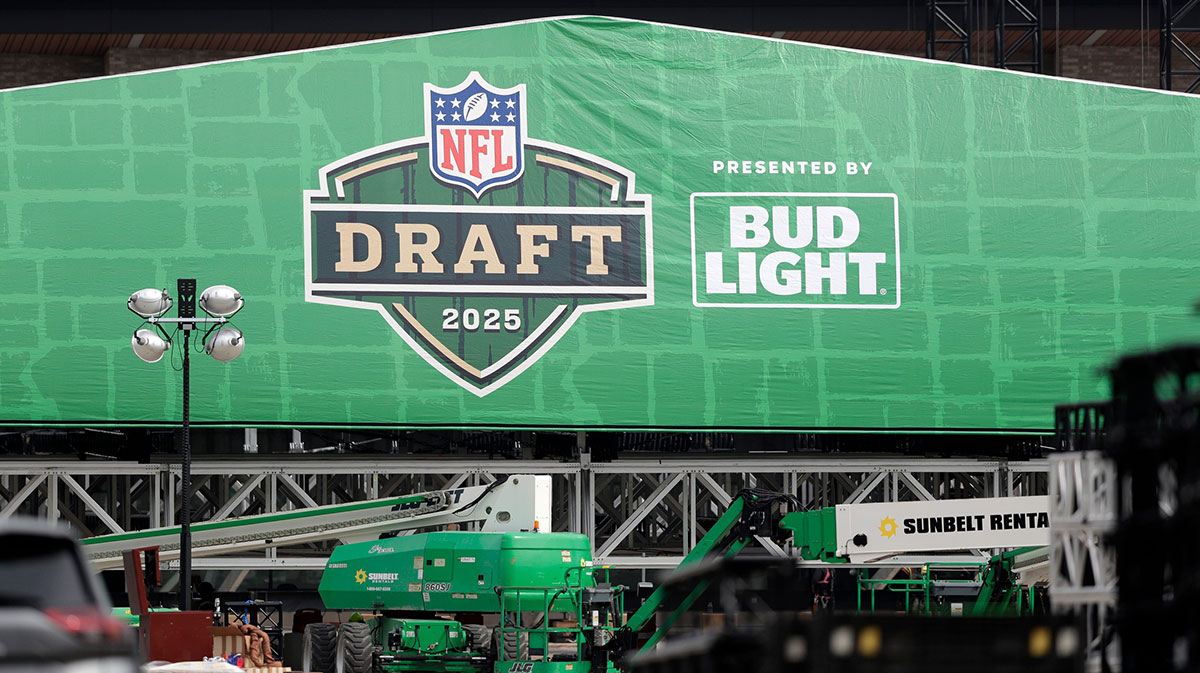 NFL rumors: Falcons, Buccaneers linked to horde of defensive stars in draft