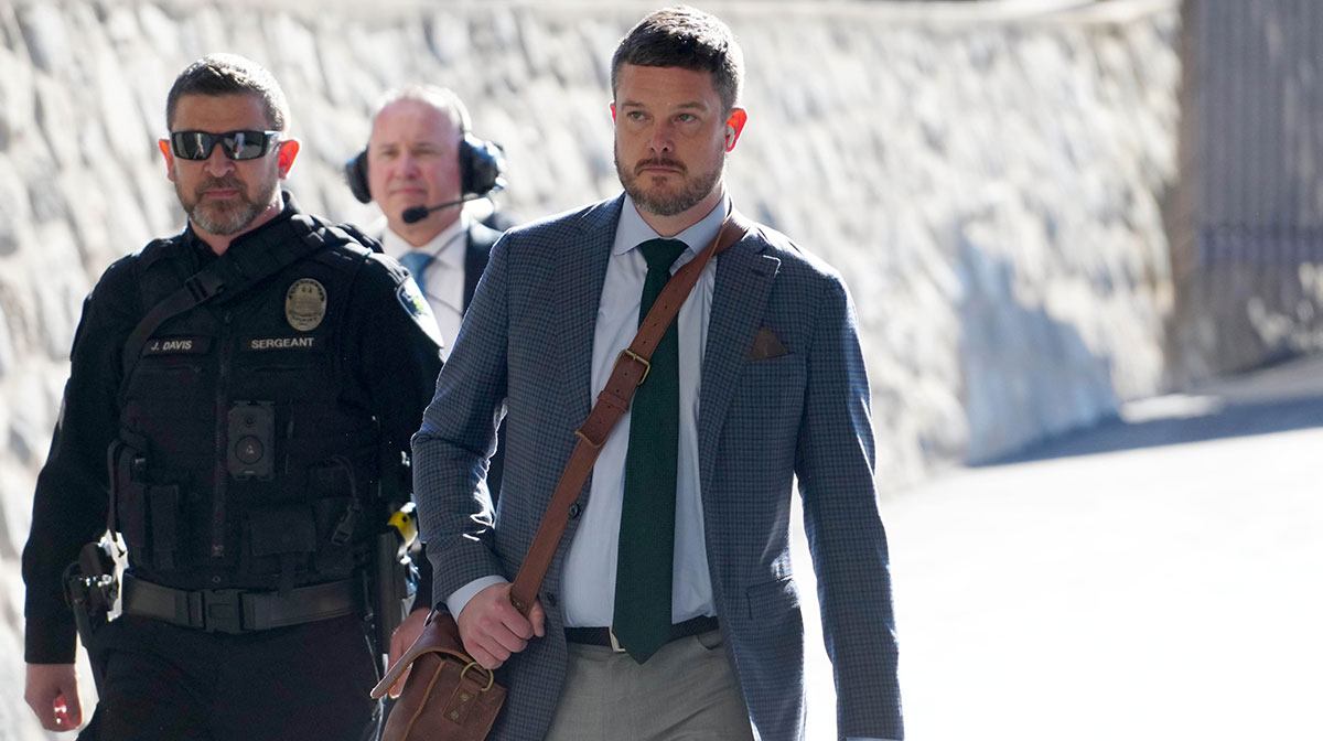 Oregon Ducks coach Dan Lanning arrives before the game against the Ohio State Buckeyes at Rose Bowl Stadium.