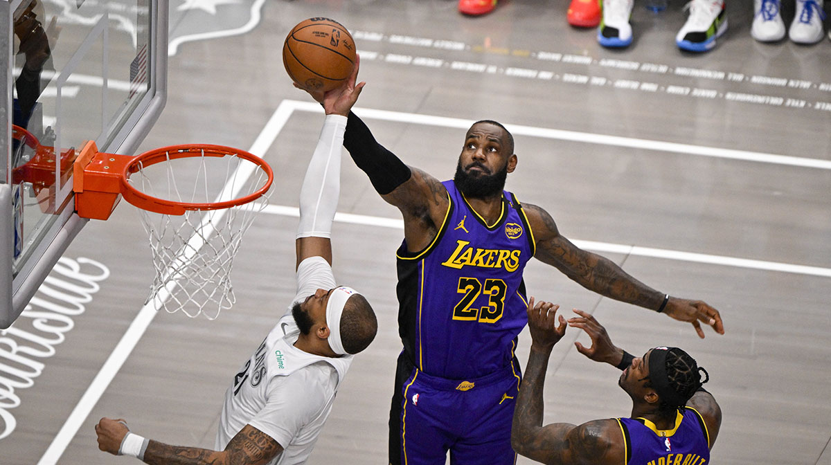 Dallas Mavericks center Daniel Gafford (21) and Los Angeles Lakers forward LeBron James (23) in action during the game between the Dallas Mavericks and the Los Angeles Lakers at American Airlines Center.