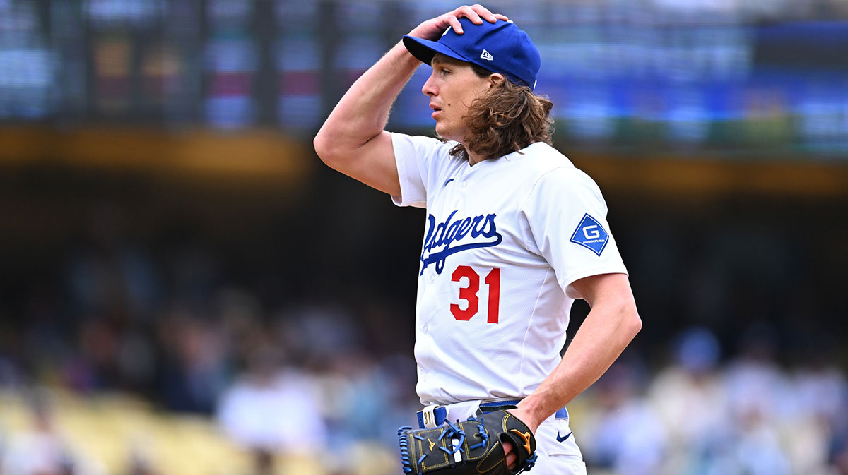 Los Angeles Dodgers pitcher Tyler Glasnow (31) reacts after a pitch during the first inning against the Pittsburgh Pirates at Dodger Stadium.