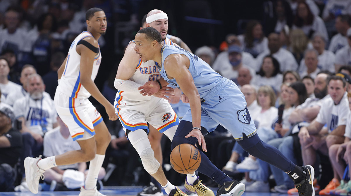 Memphis Grizzlies guard Desmond Bane (22) drives to the basket as Oklahoma City Thunder guard Alex Caruso (9) defends during the second quarter at Paycom Center