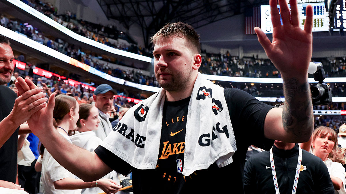 Los Angeles Lakers guard Luka Doncic (77) waves to fans after the game against the Dallas Mavericks at American Airlines Center.