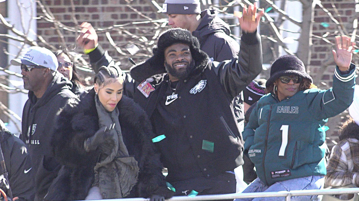 Eagles defensive end Brandon Graham (center) waves to fans as the Eagles Super Bowl championship parade makes it way down Broad St.